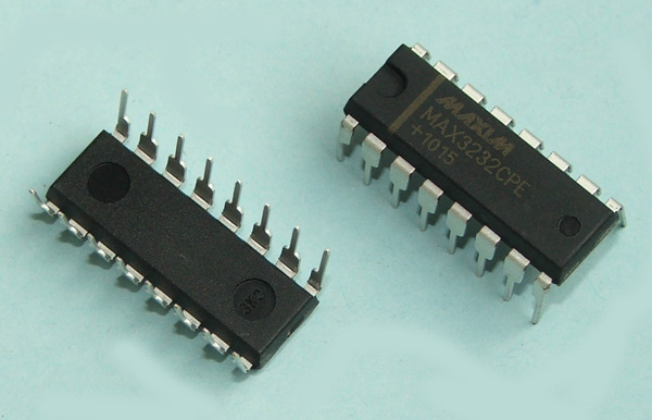 UKŁ MAX3232CPE;MAXIM;DIP16;Nadajnik -odbiornik linii;RS232;full duplex